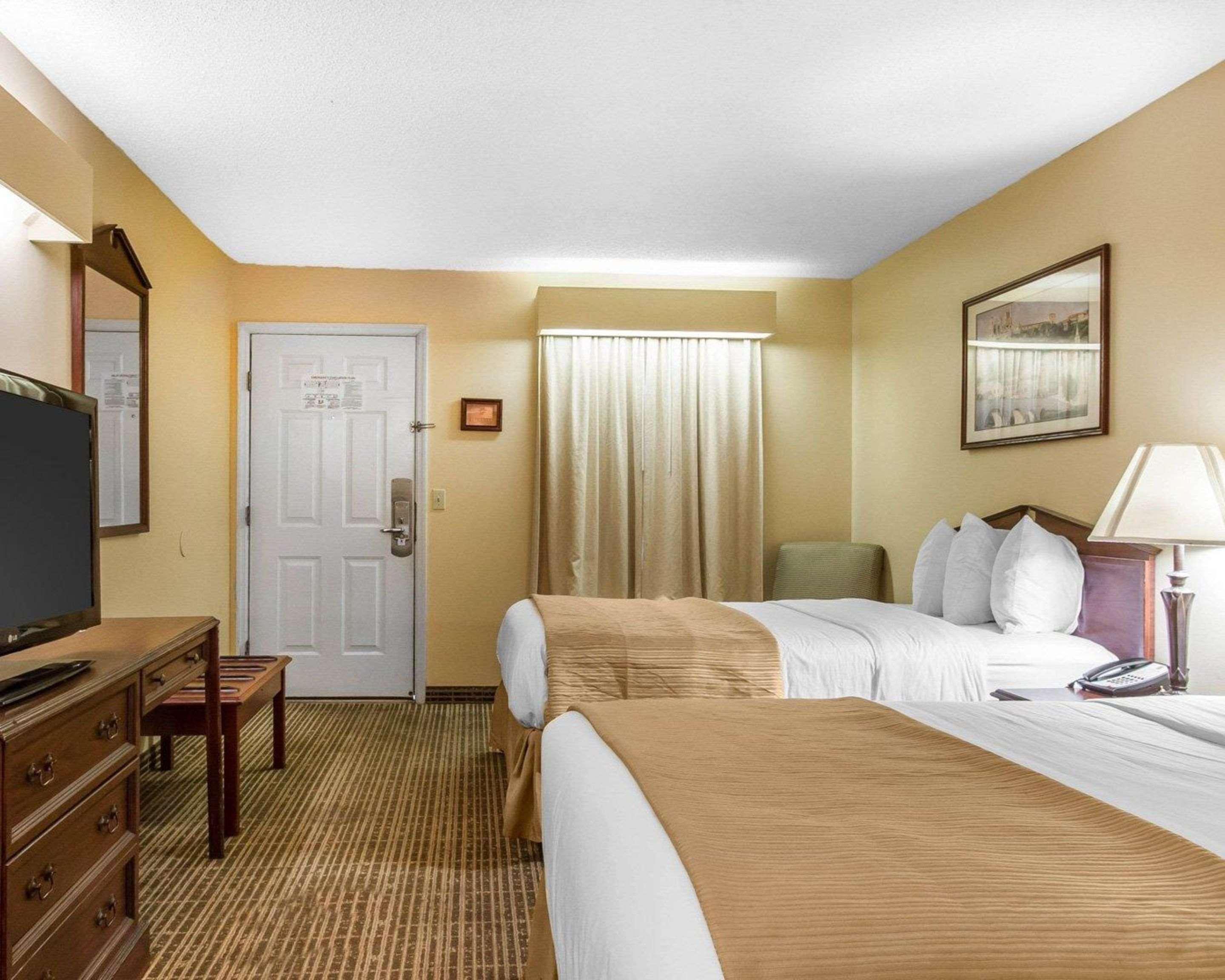 Baymont By Wyndham Selma Hotel Bagian luar foto