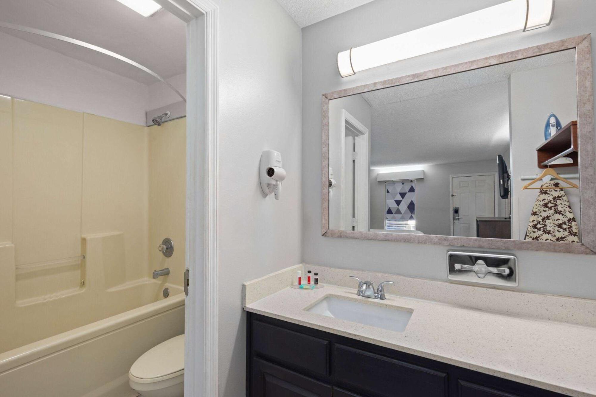 Baymont By Wyndham Selma Hotel Bagian luar foto